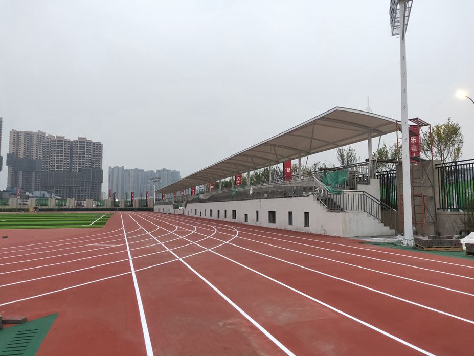 乐山外国语学校看台膜结构工程照片10_成都膜结构案例