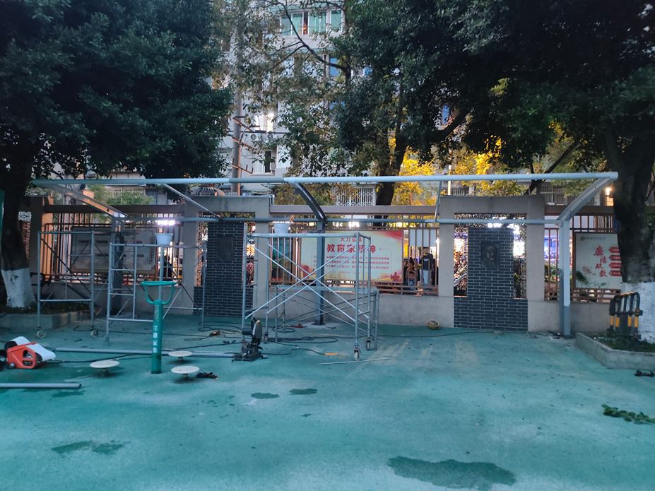 成都玉林小学电瓶车棚膜结构工程照片3_成都膜结构案例