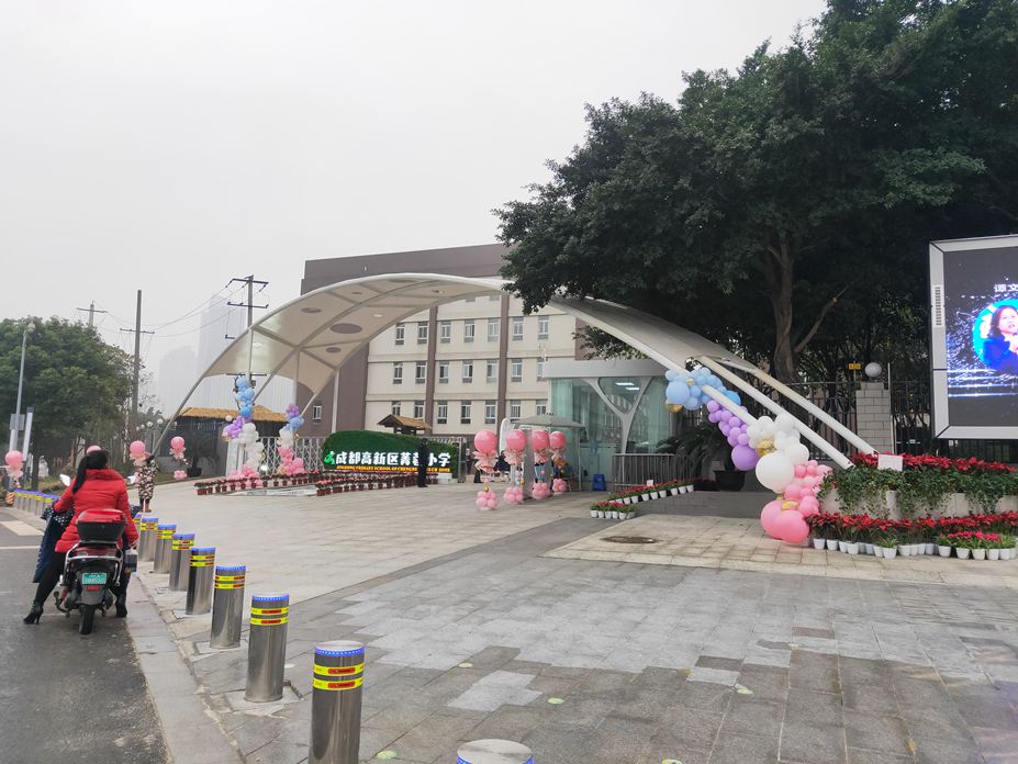 成都高新区菁蓉小学大门膜结构工程照片12_成都膜结构案例