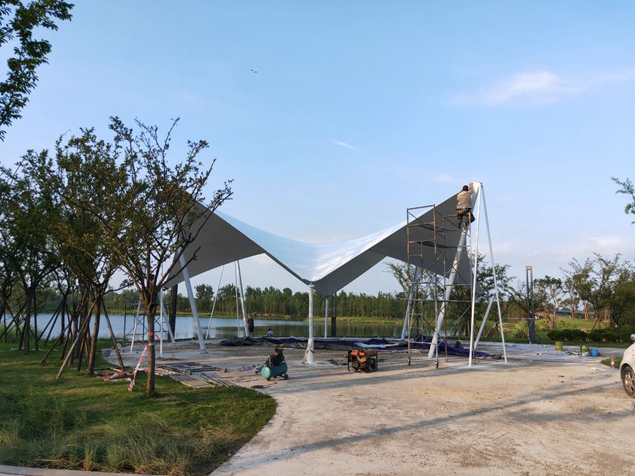 新津红石涵养湿地广场膜结构工程照片2_成都膜结构案例