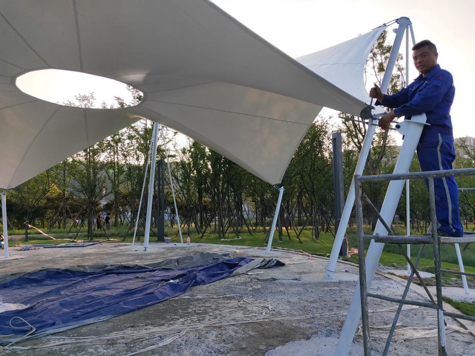 新津红石涵养湿地广场膜结构工程照片6_成都膜结构案例