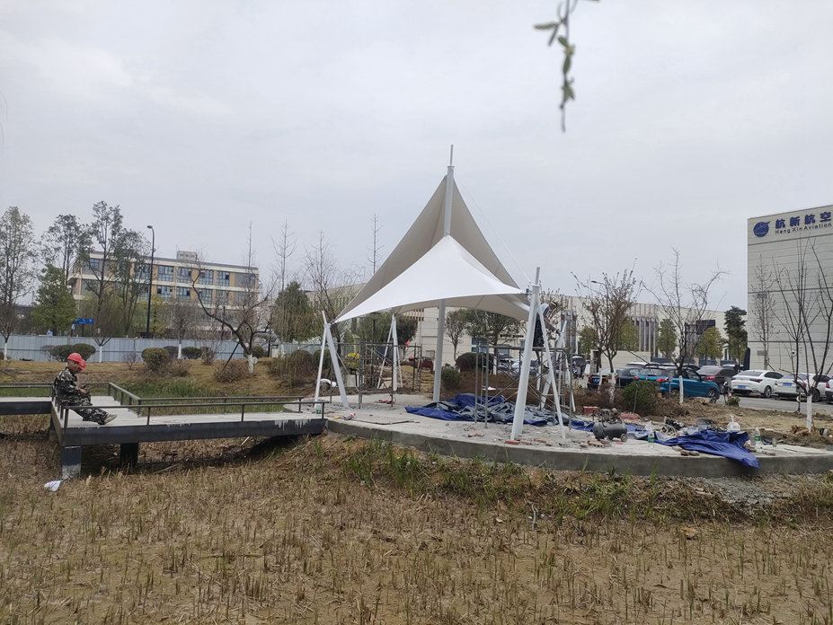 新都航空一路景观膜结构工程照片2_成都膜结构案例