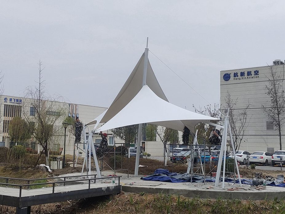 新都航空一路景观膜结构工程照片6_成都膜结构案例