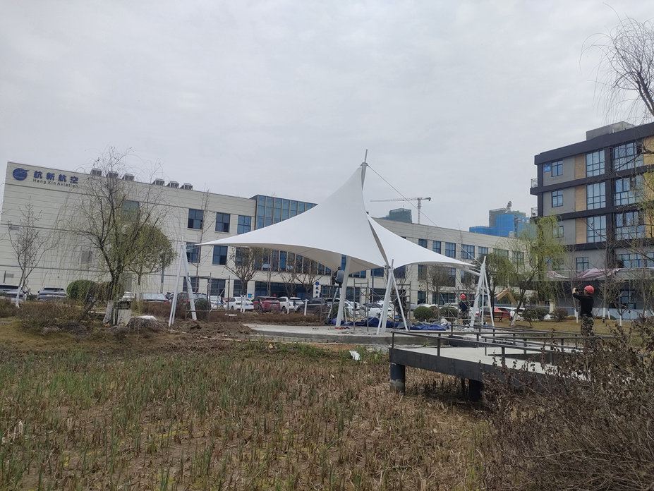 新都航空一路景观膜结构工程照片7_成都膜结构案例