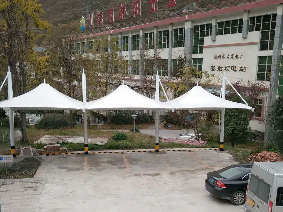 汶川西部阳光停车棚膜结构工程照片2_成都膜结构案例