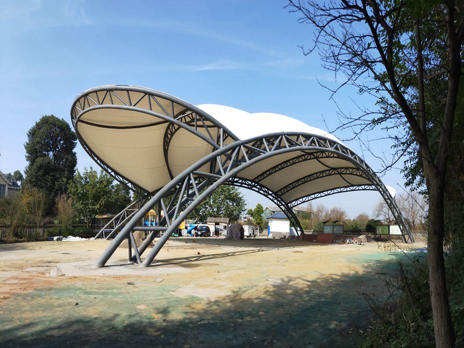 眉山东坡区青少年实践基地广场膜结构工程照片9_成都膜结构案例