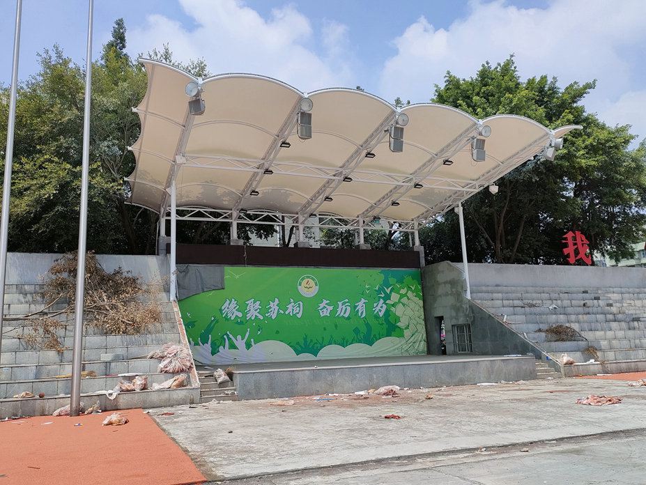 眉山苏祠中学体育看台膜结构工程照片9_成都膜结构案例