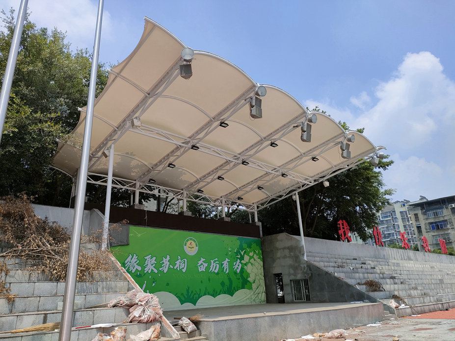眉山苏祠中学体育看台膜结构工程照片10_成都膜结构案例