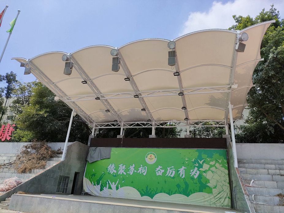 眉山苏祠中学体育看台膜结构工程照片11_成都膜结构案例