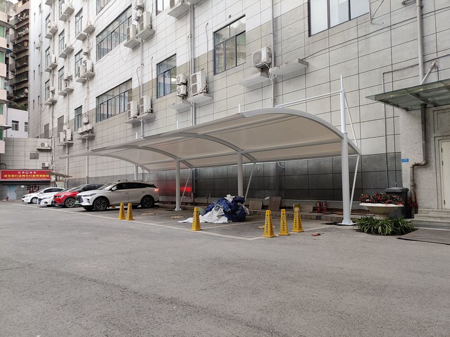 达州建行车棚膜结构工程照片3_成都膜结构案例